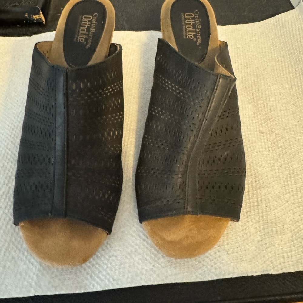 Super cute breathable summer low heel wedge sander. Versatile and timeless! 7. - Picture 7 of 8